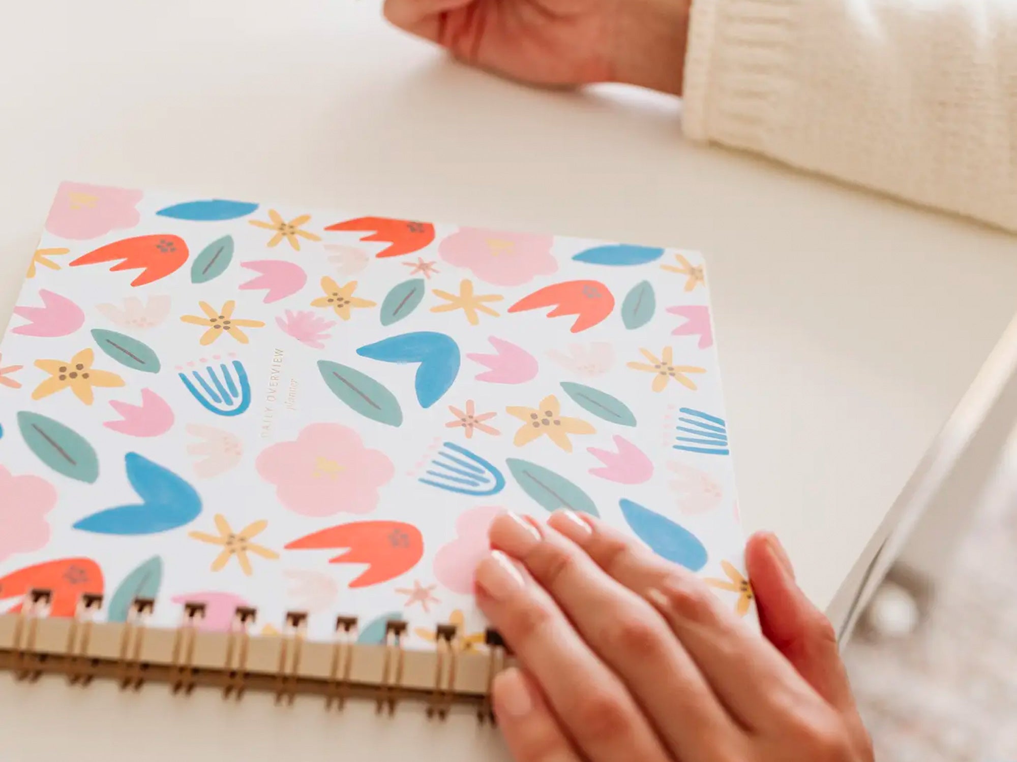 Daily Overview Planner in Floral Party